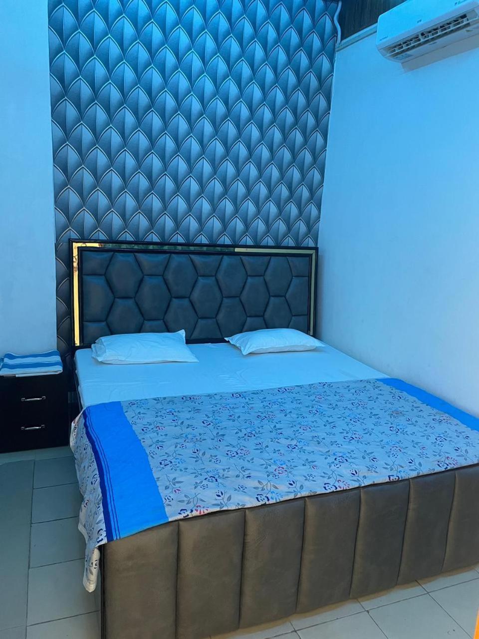 Hari Krishnam Residency Hotel Mathura Kültér fotó