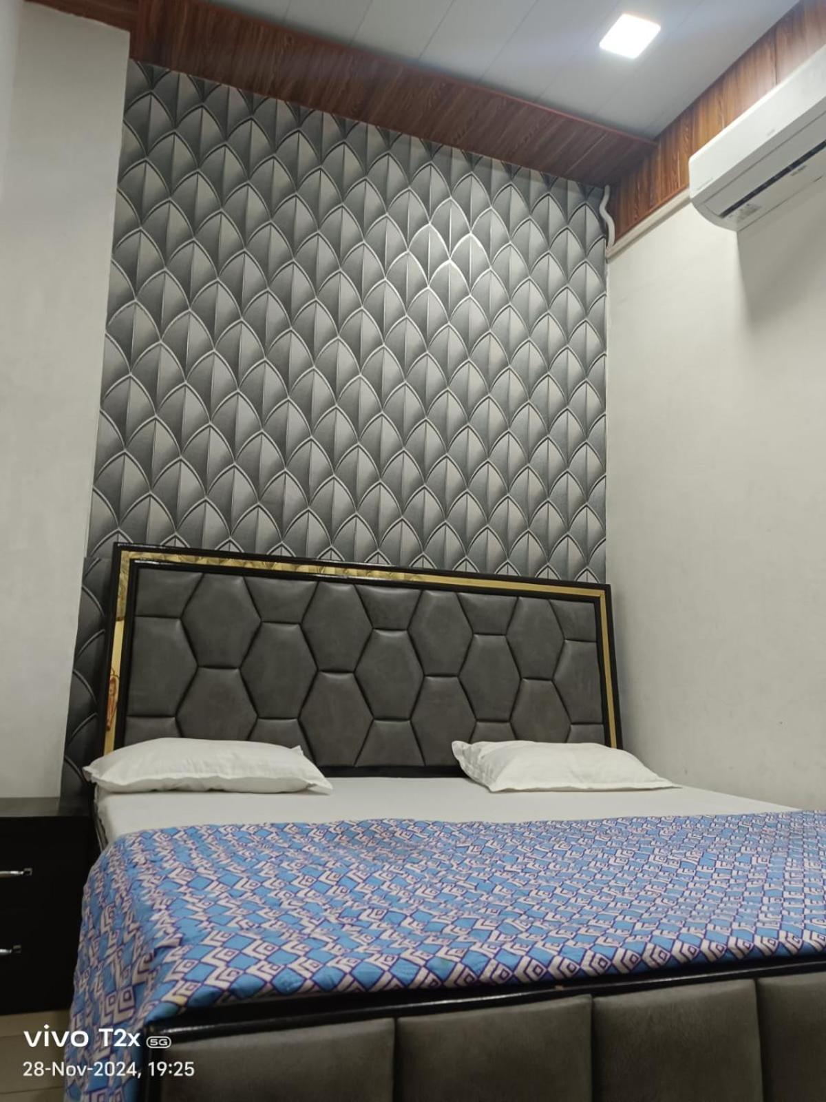 Hari Krishnam Residency Hotel Mathura Kültér fotó